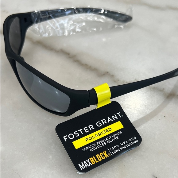 Foster Grant Polarized Black Sunglasses with Gray Lenses - Picture 2 of 5